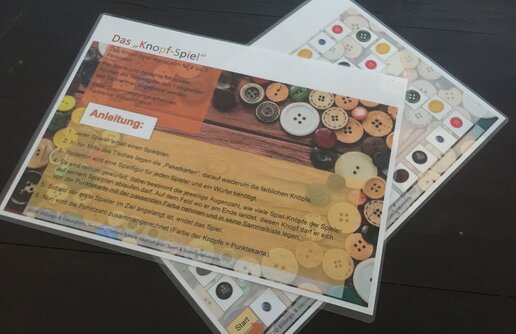 Anleitung und Spielbrett für das Knopf-Spiel